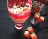 A picture of step 5 of Strawberry falooda.