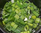 Une image de l'étape 1 de Linguines au pesto vert de poireaux.