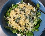 Une image de l'étape 6 de Orzo fondant aux épinards & mascarpone avec du poireau & des graines de courges.