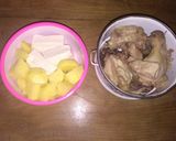 Foto langkah ke 2 dari resep Semur Ayam Kentang Tahu Pedas.