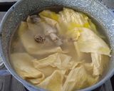 Foto langkah ke 3 dari resep Kuah Ayam Kampung Kembang Tahu.