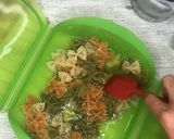 Foto del paso 3 de la receta Lazos de pasta multicolor al pesto en estuche Lékué al microondas