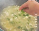 Foto langkah ke 3 dari resep Sup Kentang, Telur dan Peterseli.