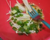 Foto langkah ke 3 dari resep Telur dadar enoki.