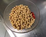 Une image de l'étape 4 de Salade marinée aux poivrons rouges, pois chiches et feta.
