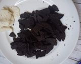 Foto langkah ke 2 dari resep Puding Coklat Strawberry Oreo.
