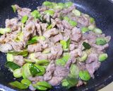 รูปขั้นตอนการทำที่ 4 ของ หมูผัดสะตอรสจัดจ้าน! #redtable