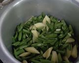 A picture of step 2 of Aloo Beans.