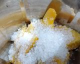 A picture of step 2 of Mango lababadar shake.