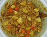 A picture of step 1 of LeViés Chicken Curry.