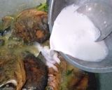 Foto langkah ke 7 dari resep Sayur ikan bawal nyomok kuning cabe ijo (ikan bawal di kuningin).