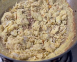 Foto del paso 6 de la receta: Huevos Revueltos, Bistec y Frijoles Negros Refritos