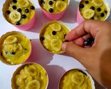 Foto langkah ke 4 dari resep Banana cupcake (no mixer).