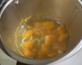 Foto del paso 2 de la receta Crema de calabaza sin patata súper básica y rica Thermomix