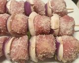 A picture of step 1 of Involtini di vitello, speck e formaggio.