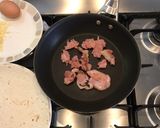 รูปขั้นตอนการทำที่ 1 ของ Ham cheese Tortilla wrap / ทอร์เทียไส้ทะลัก สไตล์ฝรั่ง easy breakfast