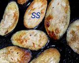 A picture of step 1 of Spicy Dahi wale baingan.