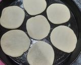 عکس مرحله 4 از دستور مناقیش بالزعتر و الجبنه (منقوشه عربی با زعتر و پنیر)