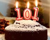 Foto del paso 8 de la receta Bizcocho de chocolate para el cumple 101 de La Bis 👶🏼👵🏼