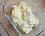 Foto del paso 2 de la receta: Tostadas al horno con cebolla fresca y mahonesa