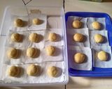 Foto langkah ke 3 dari resep Donat bunga.