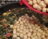 Foto del paso 3 de la receta: Potaje de garbanzos con espinacas y bacalao