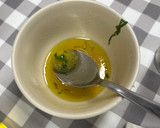 Foto del paso 4 de la receta: Carpaccio de calabacín y kiwi con vinagreta de naranja y miel