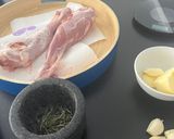 Foto del paso 1 de la receta: Paletilla de lechazo asada en cocotte