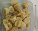 A picture of step 1 of Cheesy Banana Bombs.