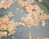 A picture of step 1 of Pasta with smoked salmon and cream.