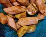 Foto langkah ke 2 dari resep Tumis telor sosis bakso.
