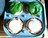 Une image de l'étape 2 de Cakes balls salés tomates mozzarella.
