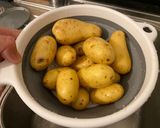 A picture of step 1 of Jacket potatoes with chicken.
