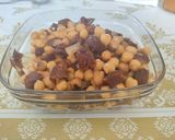 Foto del paso 4 de la receta: Mi receta de garbanzos de bote con chorizo, jamón serrano, cebolla y ajos