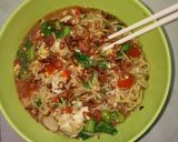 Foto langkah ke 8 dari resep Mie instan goreng kuah sayuran.