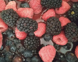 Foto del paso 2 de la receta: Smoothie de frutas del bosque 🍑
