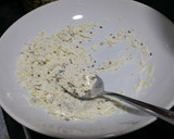 Foto del paso 3 de la receta: Canapés crujientes de queso parmesano con hummus y chutney de cebolla caramelizada