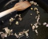 A picture of step 1 of Tortellini alla boscaiola.