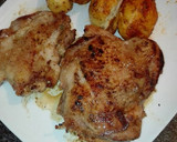 Foto del paso 3 de la receta: Muslo de pollo adobado a,la plancha y patatas asadas