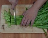 A picture of step 7 of Stir-Fried Water Spinach with Satay Beef.