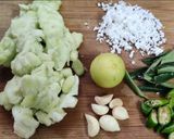 A picture of step 2 of Snake gourd pulp chutney.