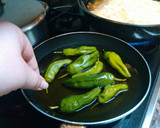 Foto del paso 4 de la receta: Pimientitos de padrón