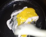 Foto langkah ke 2 dari resep Orak Arik Telur Wortel dan Enoki.