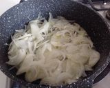 Foto del passaggio 1 della ricetta Filetto di maiale con salsa di cipolle e aceto balsamico
