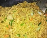 Foto langkah ke 4 dari resep Bakmi goreng jawa.