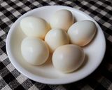 Hình bước làm 1 của món Thịt kho trứng cút cho ngày Tết