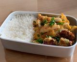 A picture of step 6 of Lunchbox Mealsʕ·͡ᴥ·ʔ:Fishcake omelette with Shrimpballs.