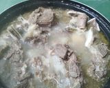 Foto langkah ke 1 dari resep Asem Asem Iga Sapi Daun Kedondong.