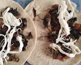 Foto del paso 3 de la receta: Quesadillas sencillas de cuitlacoche y espinacas