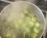 Foto del paso 1 de la receta: Coles de Bruselas con lomo a la soja